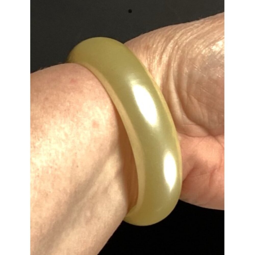 Vintage Chunky Domed Lucite Bangle Bracelet with Faux Pearl Finish Minimalist - Picture 3 of 9
